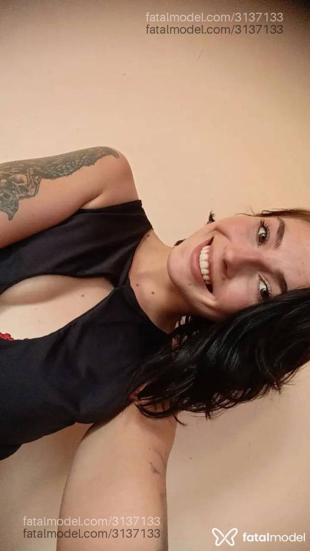 Acompanhante mulher morena (o) de olhos mel - Lili