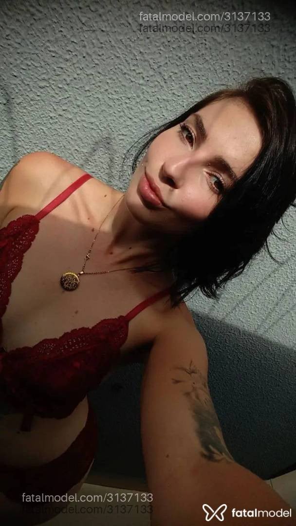 Acompanhante mulher morena (o) de olhos mel - Lili