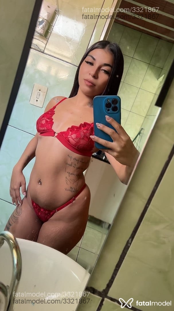 Acompanhante mulher morena (o) de olhos verdes - Priscila