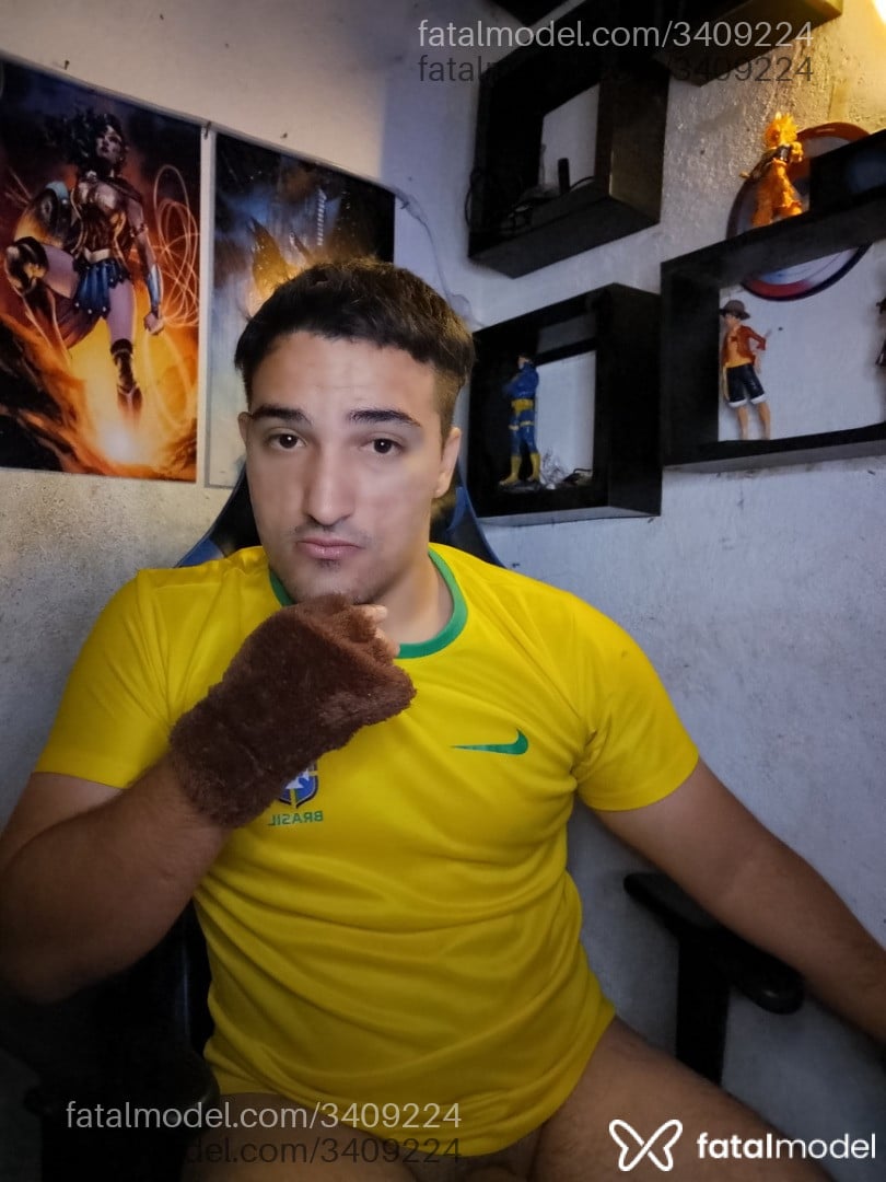 Acompanhante homem com cabelo castanho de olhos castanhos - Lucas