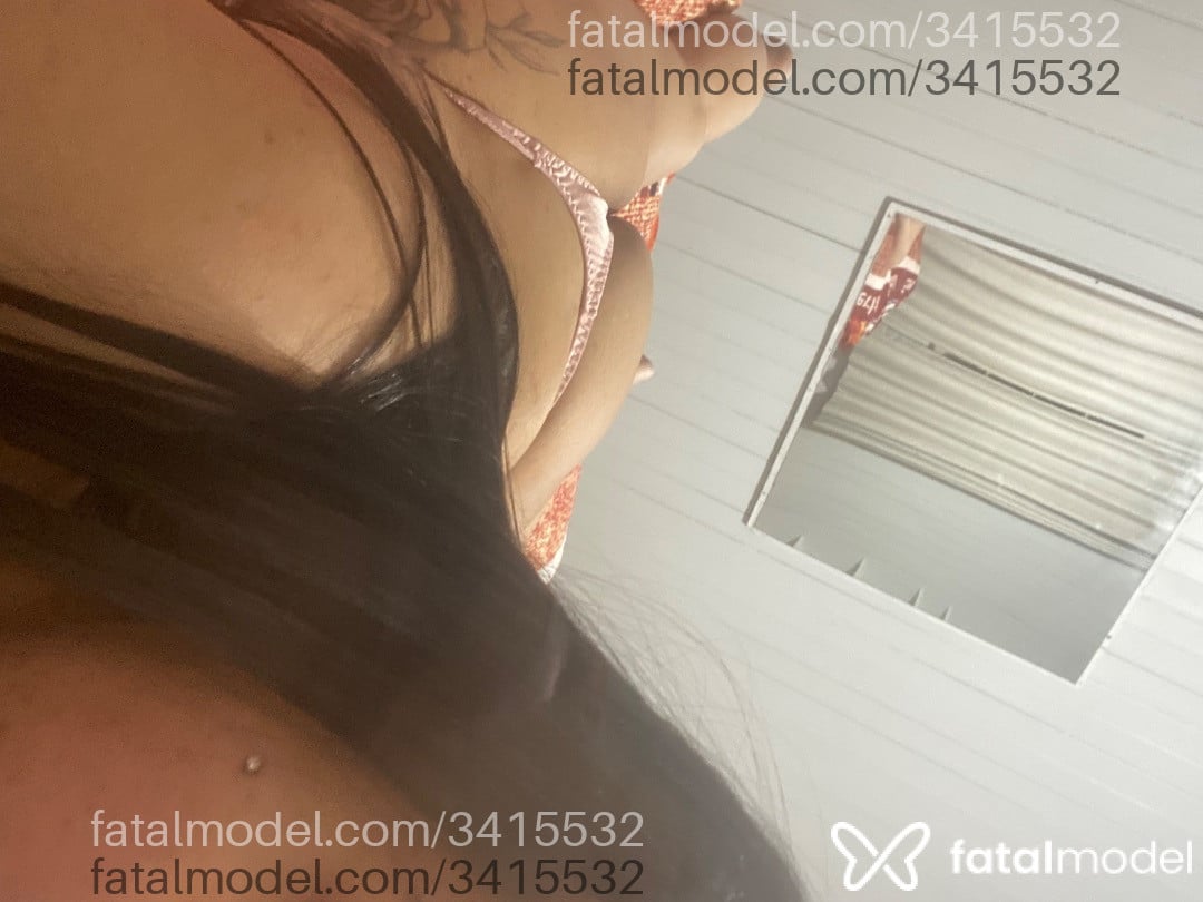 Acompanhante mulher com cabelo castanho de olhos castanhos - Camila Duarte