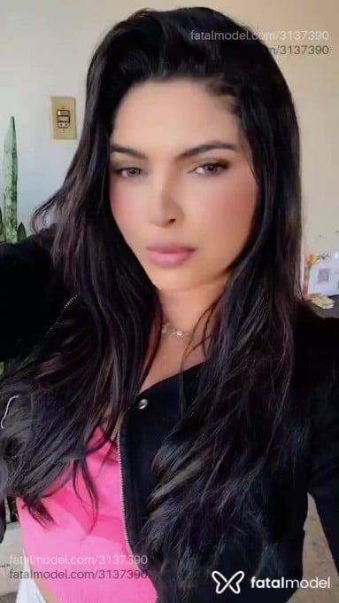Acompanhante mulher morena (o) de olhos verdes - Wanessa Acompanhante mulher morena (o) de olhos verdes - Wanessa