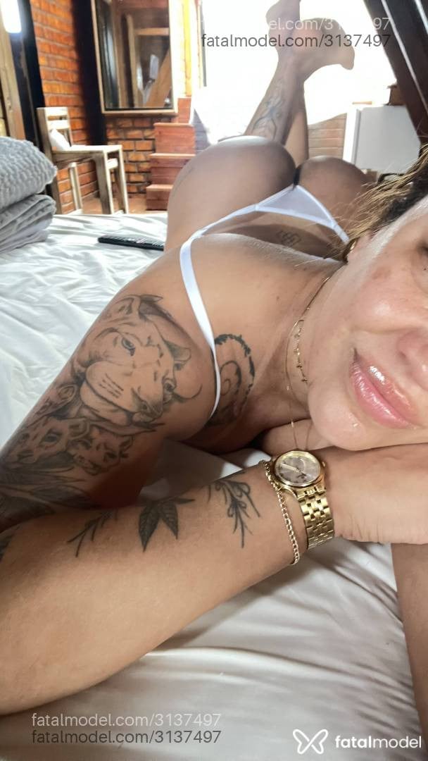 Acompanhante mulher morena (o) de olhos castanhos - Mari Delfino