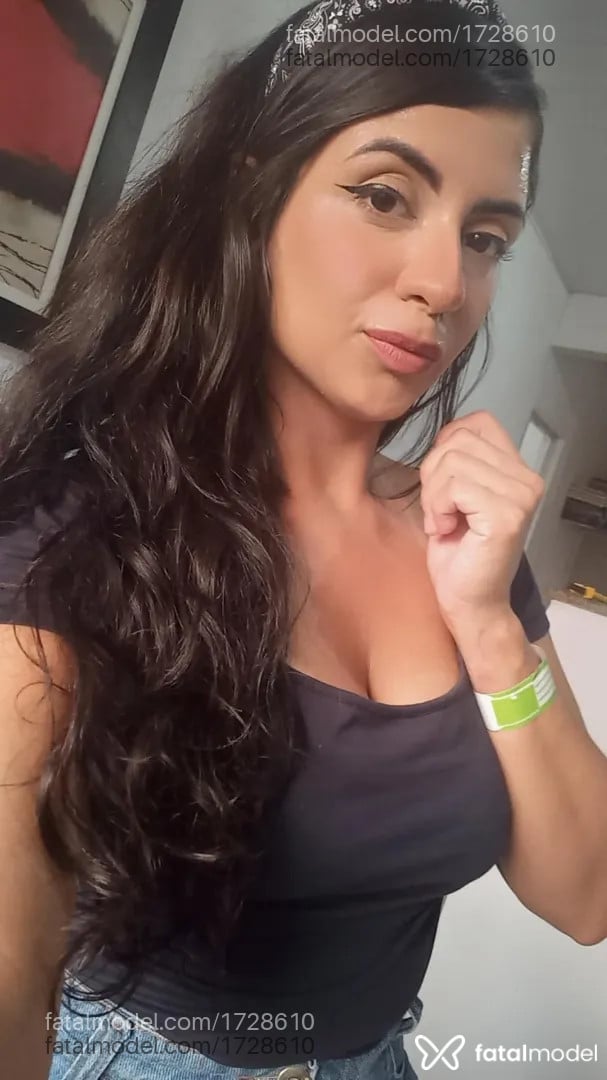 Acompanhante mulher morena (o) de olhos castanhos - Victória Oásis
