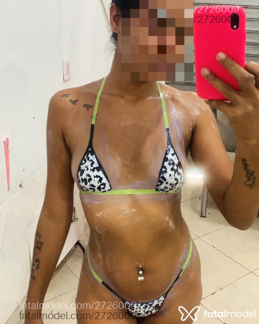 Acompanhante mulher morena (o) de olhos castanhos - Morena
