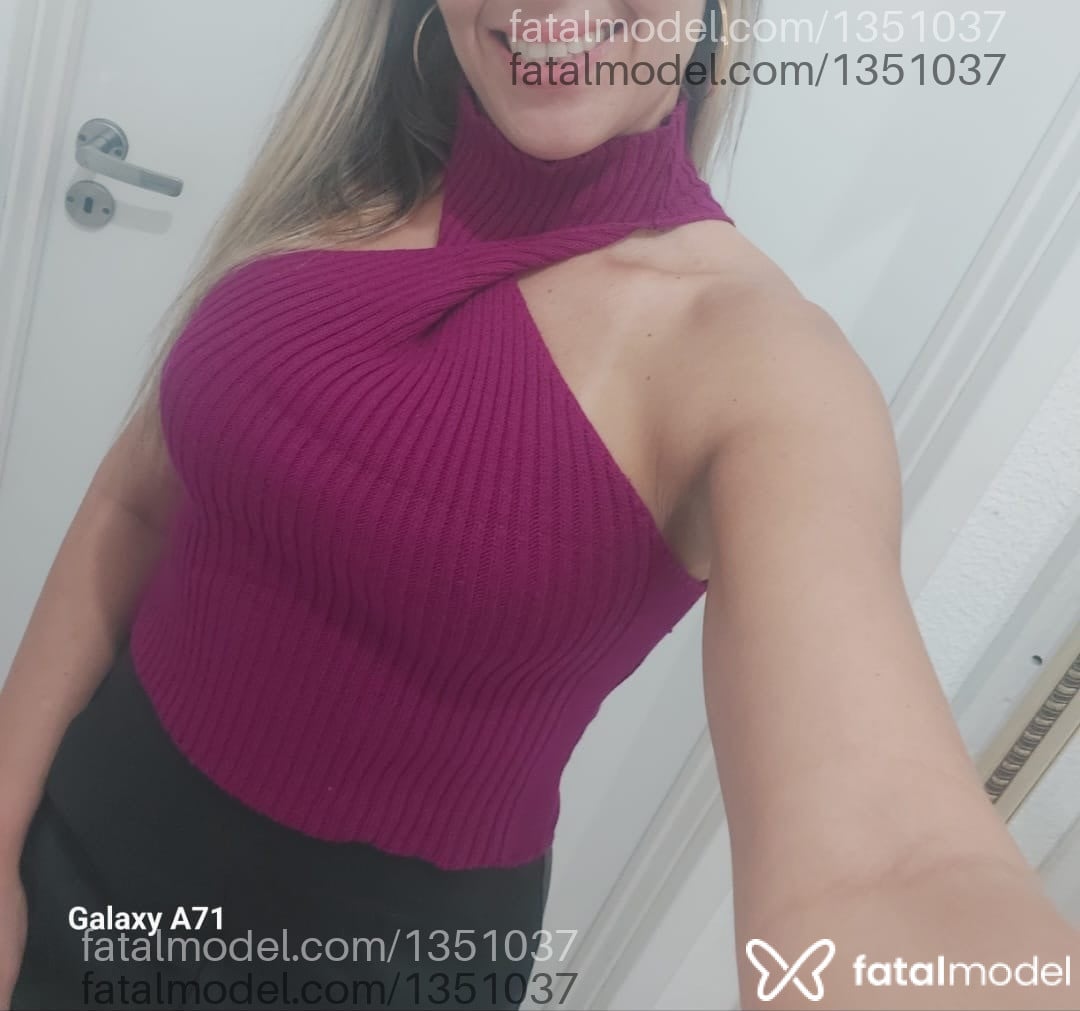 Acompanhante mulher loira (o) de olhos castanhos - Aninha