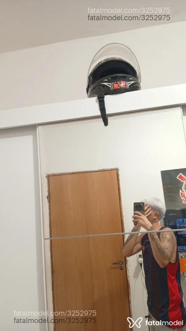 Acompanhante homem loira (o) de olhos castanhos - Pereira