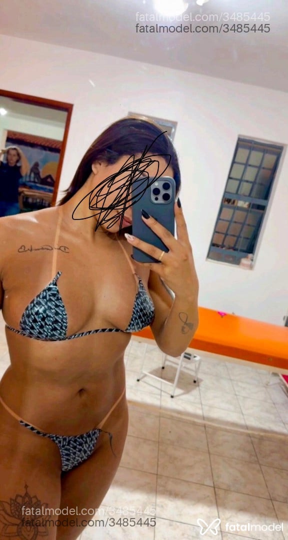 Acompanhante mulher com cabelo castanho de olhos mel - Carol