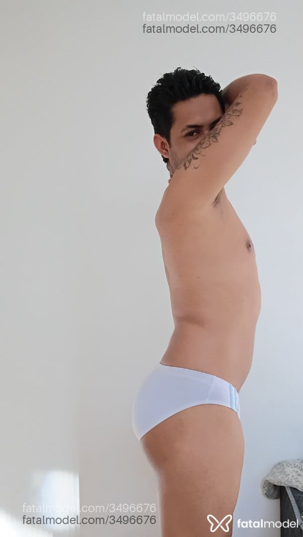 Acompanhante homem com cabelo castanho de olhos pretos - Bruno