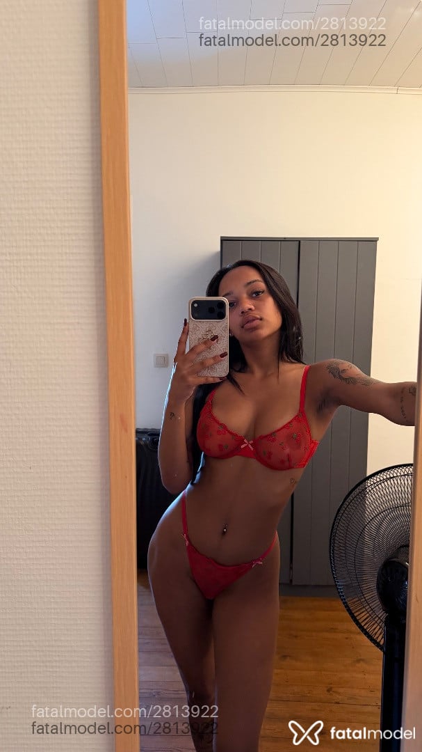 Acompanhante mulher com cabelo castanho de olhos mel - Beatriz