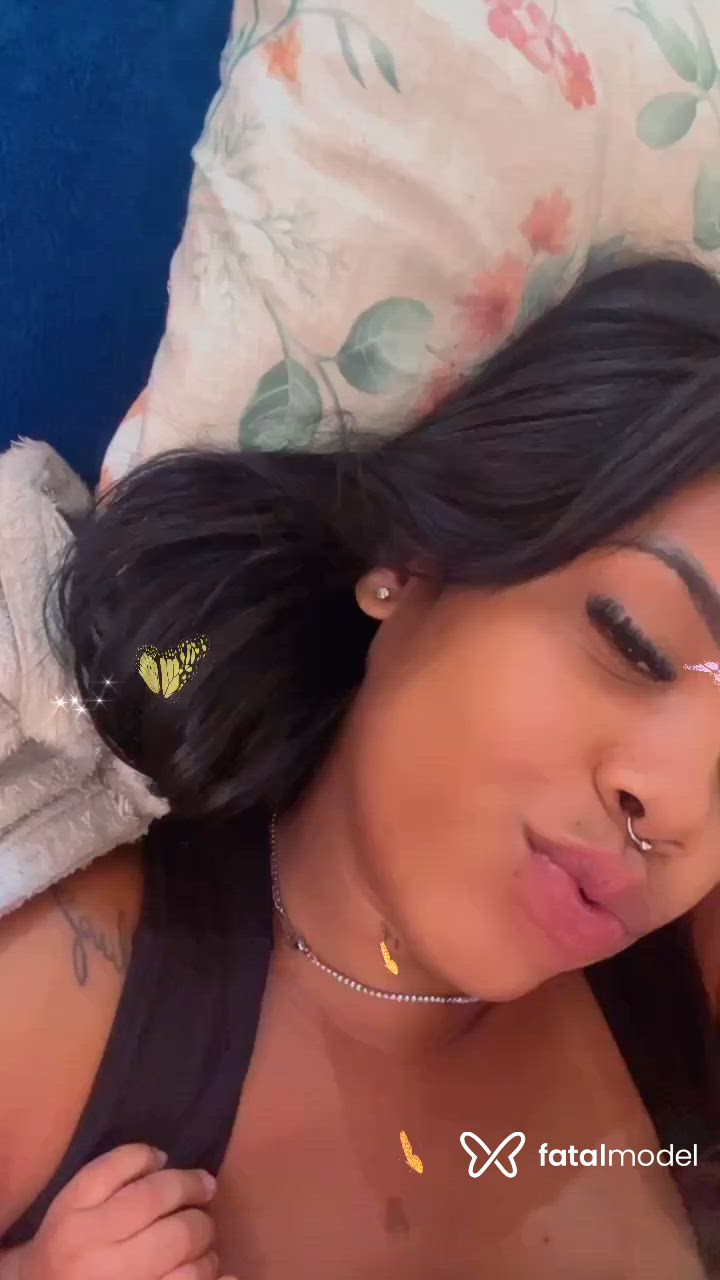 Acompanhante mulher morena (o) de olhos castanhos - Lívia