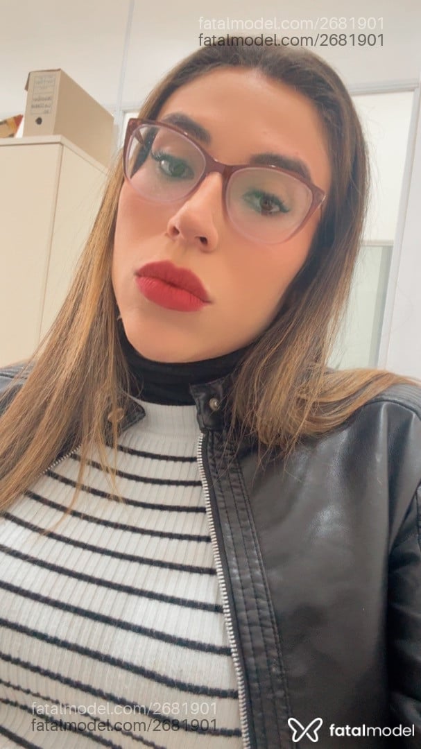 Acompanhante mulher trans morena (o) de olhos castanhos - Pati