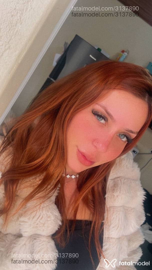 Acompanhante mulher ruiva (o) de olhos azuis - Alice