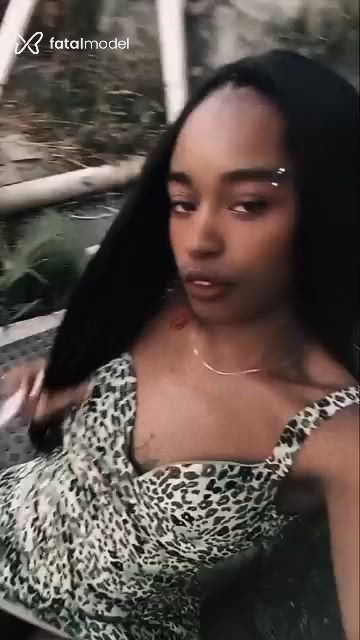 Acompanhante mulher morena (o) de olhos pretos - Evyll