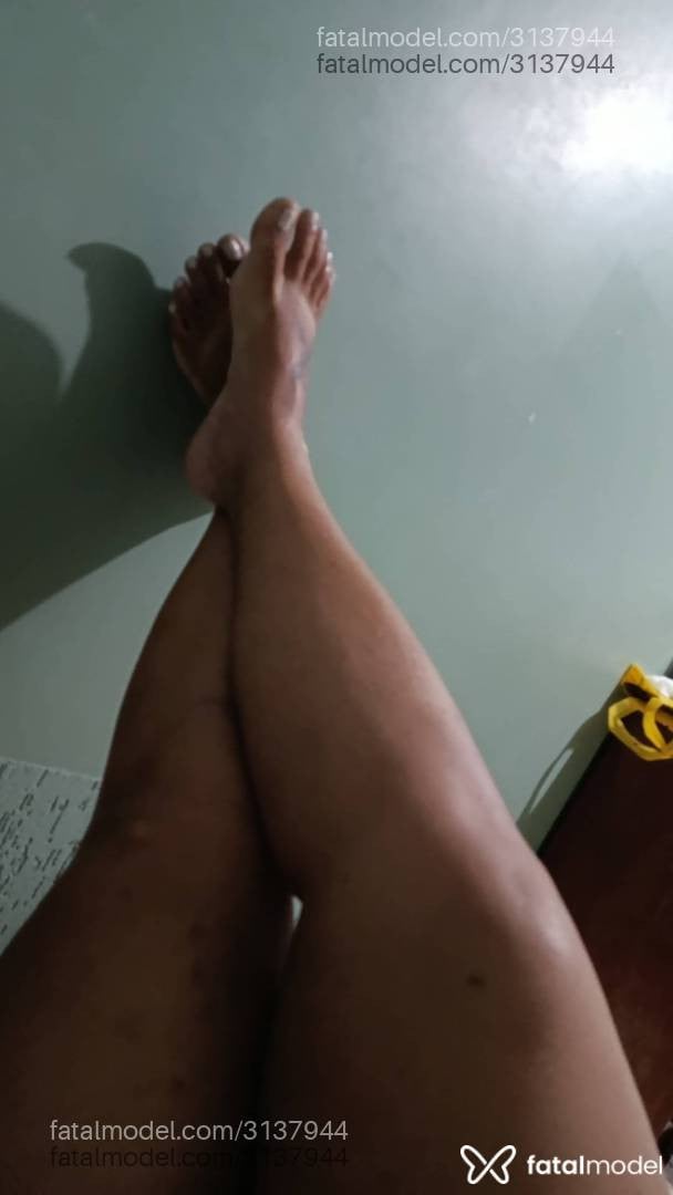 Acompanhante mulher morena (o) de olhos pretos - Bela