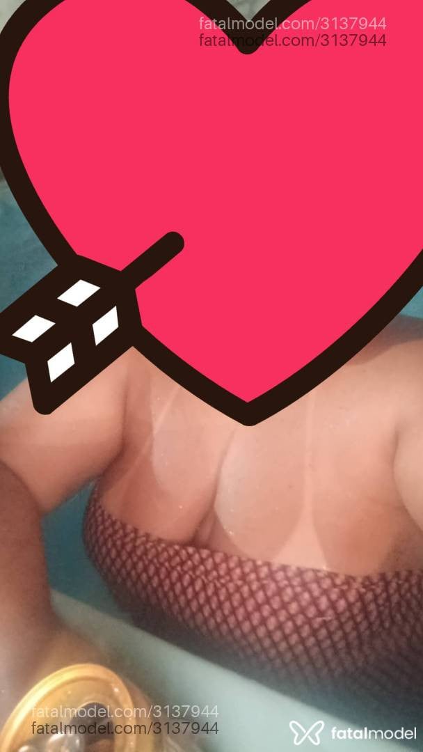 Acompanhante mulher morena (o) de olhos pretos - Bela