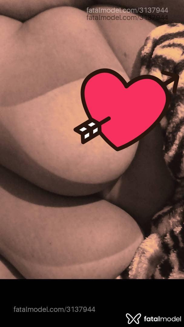 Acompanhante mulher morena (o) de olhos pretos - Bela