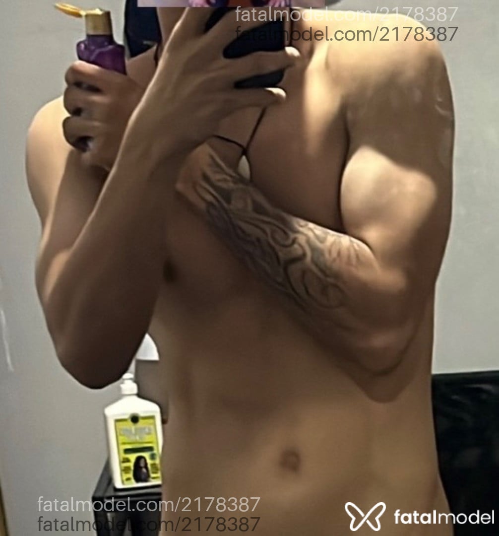 Acompanhante homem com cabelo castanho de olhos castanhos - Oliver