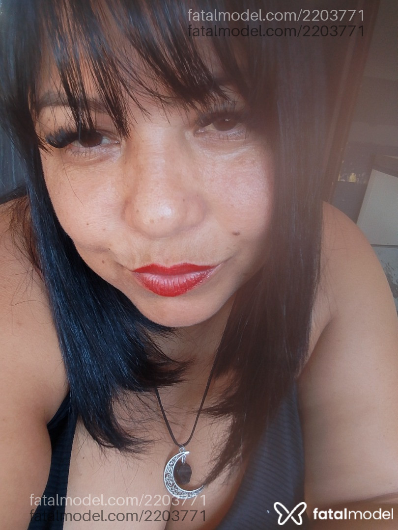 Acompanhante mulher morena (o) de olhos mel - Kellybonde
