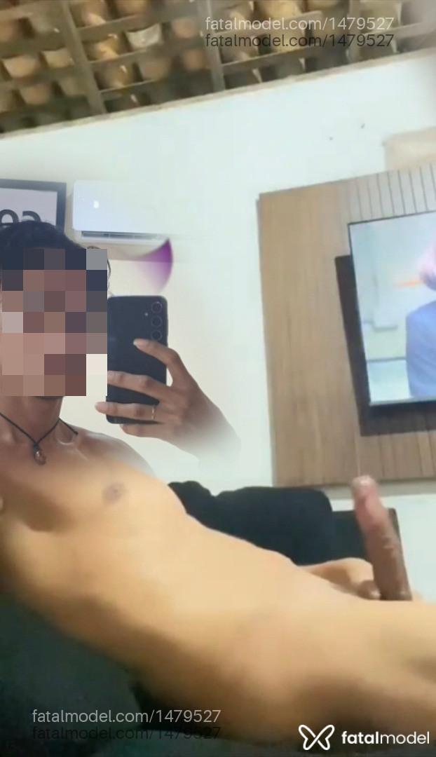 Acompanhante homem com cabelo castanho de olhos castanhos - Arthur Victor