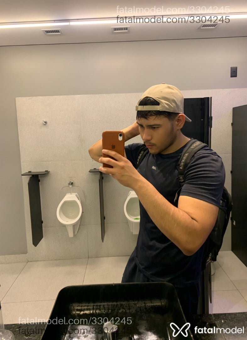 Acompanhante homem com cabelo castanho de olhos castanhos - Queiroz