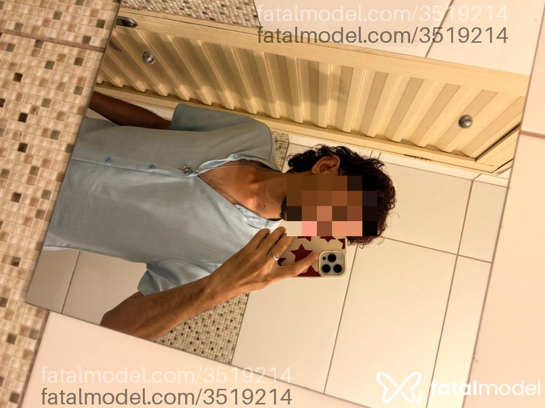 Acompanhante homem com cabelo colorido de olhos castanhos - Danilo