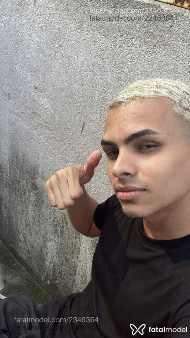 Acompanhante homem com cabelo castanho de olhos castanhos - Ryann