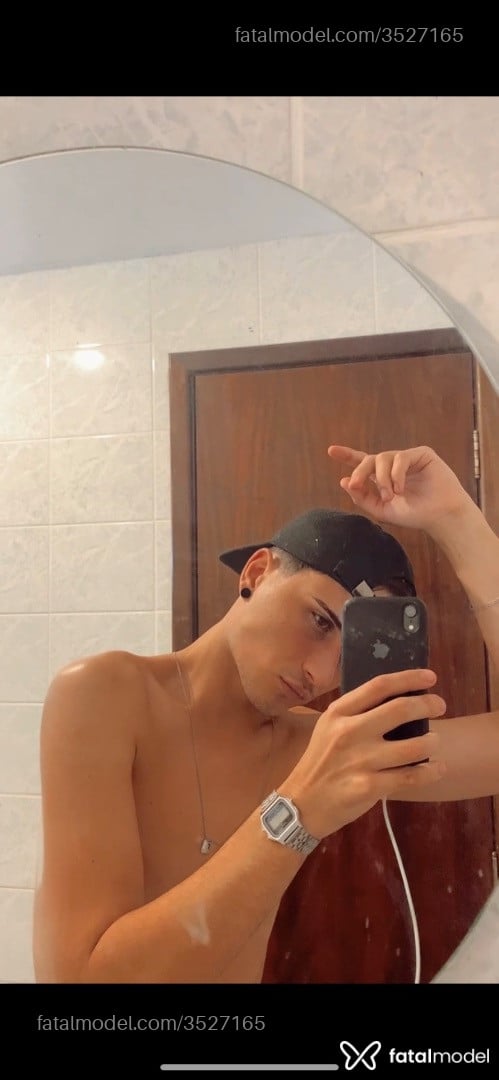 Acompanhante homem morena (o) de olhos castanhos - Biell
