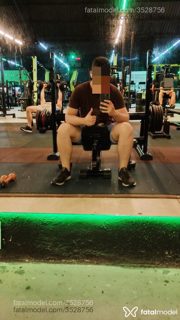 Acompanhante homem com cabelo castanho de olhos castanhos - Hudson