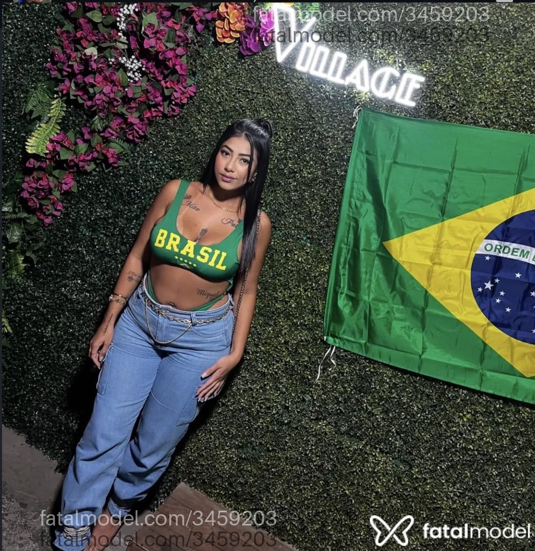 Acompanhante mulher morena (o) de olhos castanhos - Lorena