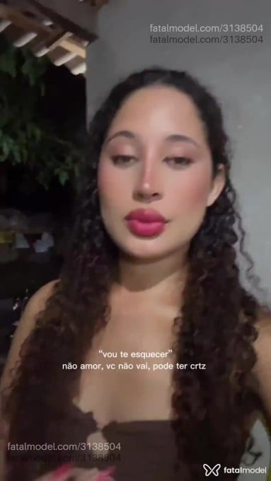 Acompanhante mulher trans com cabelo colorido de olhos castanhos em Pindaré-Mirim - Jasmim