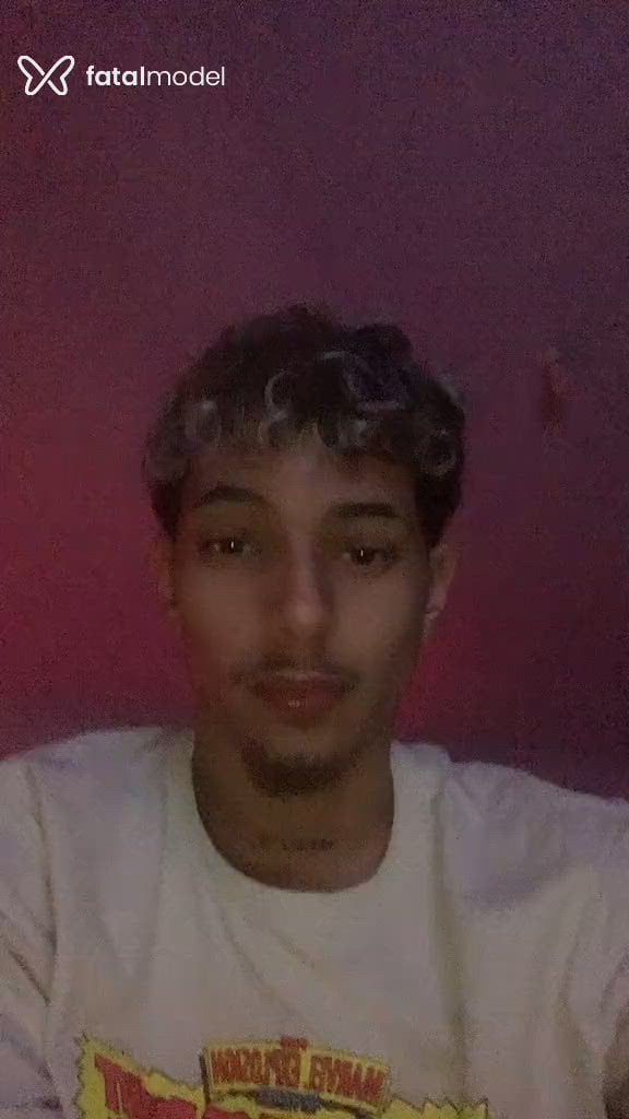 Acompanhante homem morena (o) de olhos castanhos - Depay Acompanhante homem morena (o) de olhos castanhos - Depay