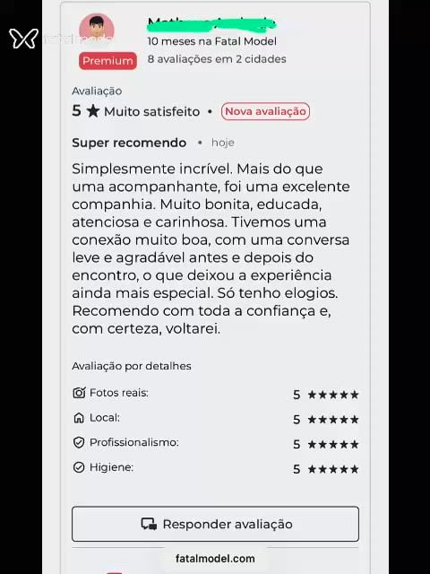 Acompanhante não-binário morena (o) de olhos pretos - Boutonn