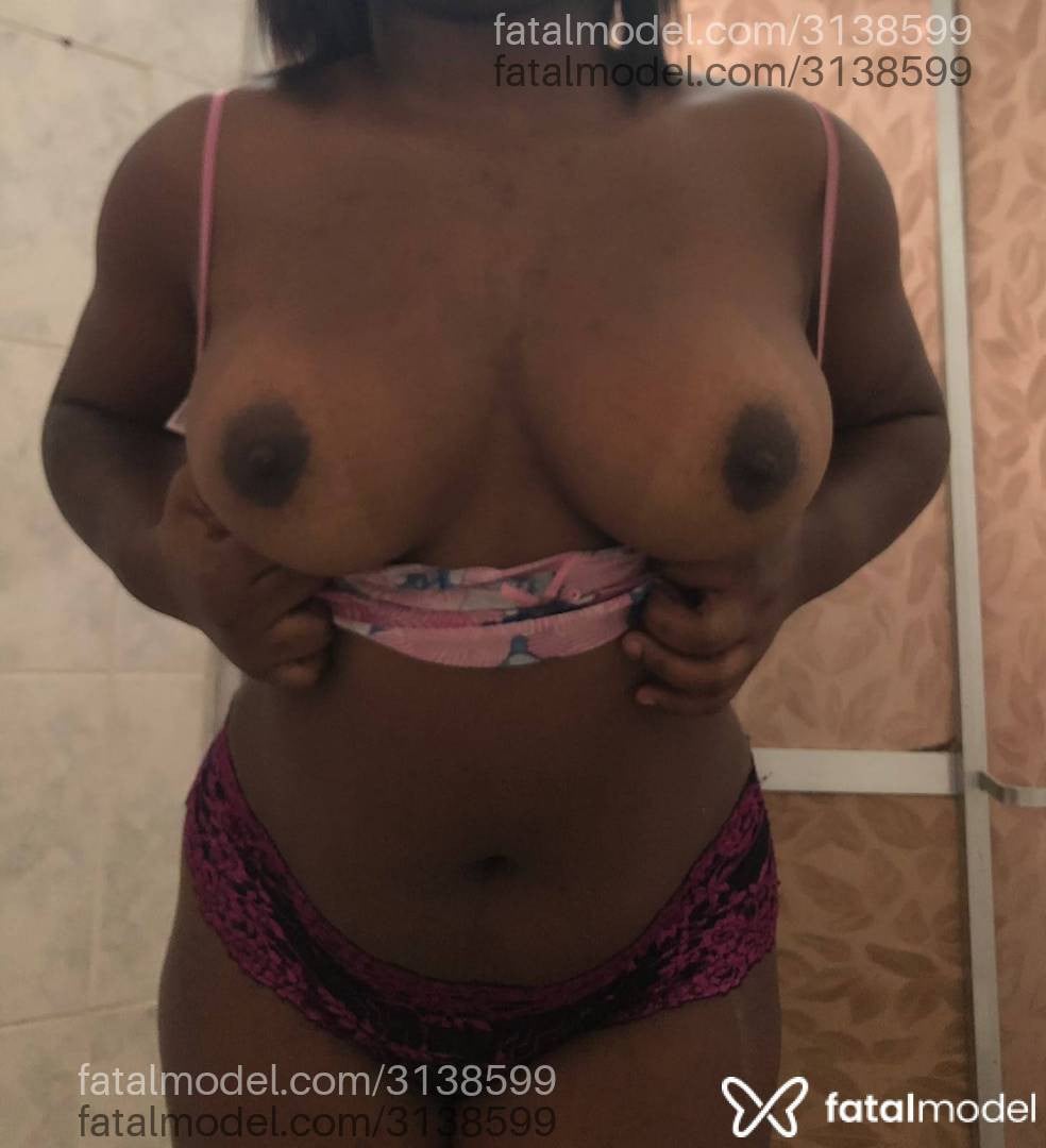 Acompanhante mulher com cabelo castanho de olhos castanhos - Paty Maya