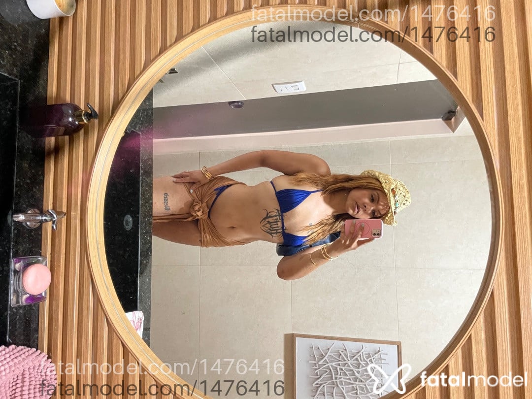 Acompanhante mulher trans com cabelo castanho de olhos castanhos - Arycia Acompanhante mulher trans com cabelo castanho de olhos castanhos - Arycia