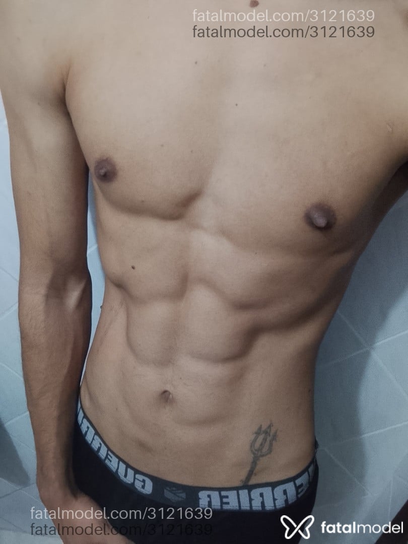 Acompanhante homem morena (o) de olhos castanhos - Alexandre