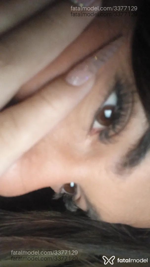 Acompanhante mulher trans morena (o) de olhos castanhos - Agatha Carvat