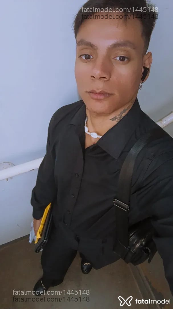 Acompanhante homem morena (o) de olhos pretos - Robson Reis Acompanhante homem morena (o) de olhos pretos - Robson Reis