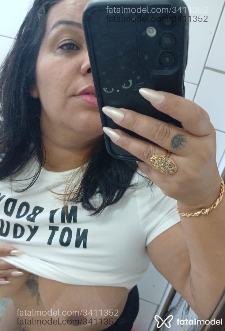 Acompanhante mulher com cabelo castanho de olhos castanhos - Zabér
