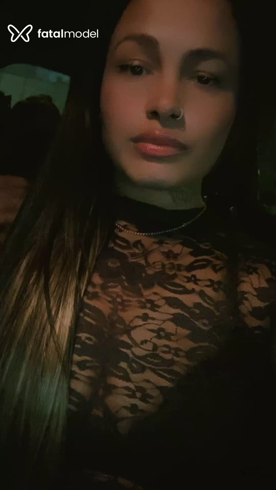 Acompanhante mulher com cabelo castanho de olhos castanhos - ísis Brandão