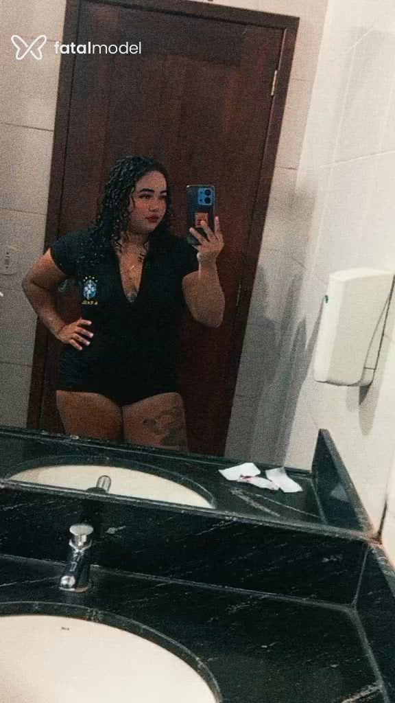 Acompanhante mulher morena (o) de olhos castanhos - Cristal Isabela
