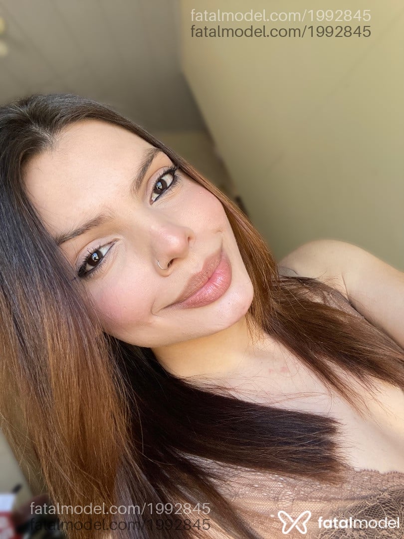 Acompanhante mulher trans ruiva (o) de olhos pretos - Samantha