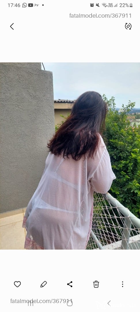 Acompanhante mulher com cabelo colorido de olhos castanhos - Yara