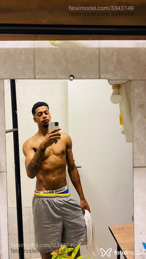 Acompanhante homem morena (o) de olhos castanhos - Vinicius