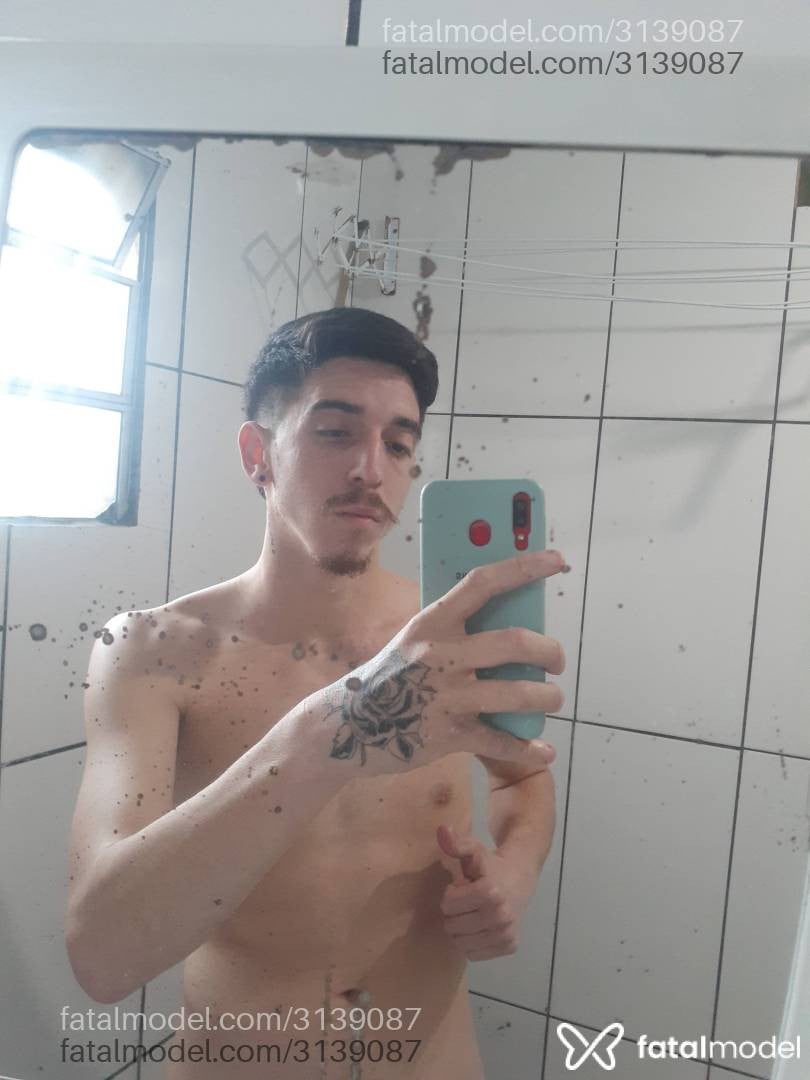 Acompanhante homem com cabelo castanho de olhos castanhos - Henrique