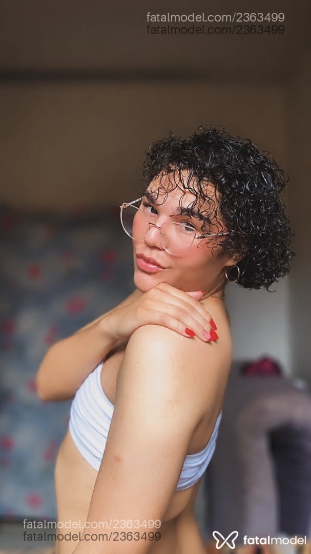 Acompanhante mulher trans morena (o) de olhos castanhos - Raissa