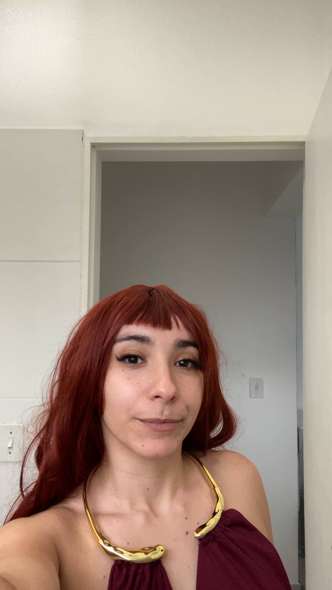 Acompanhante mulher ruiva (o) de olhos castanhos - Zayra