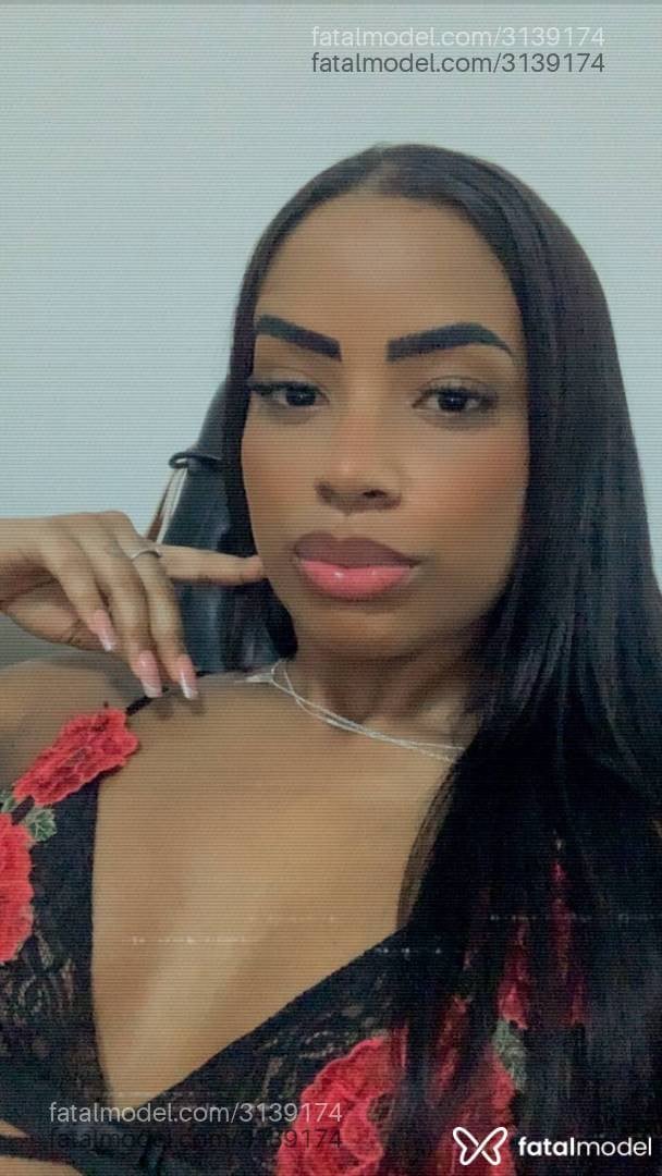 Acompanhante mulher morena (o) de olhos castanhos - Isis