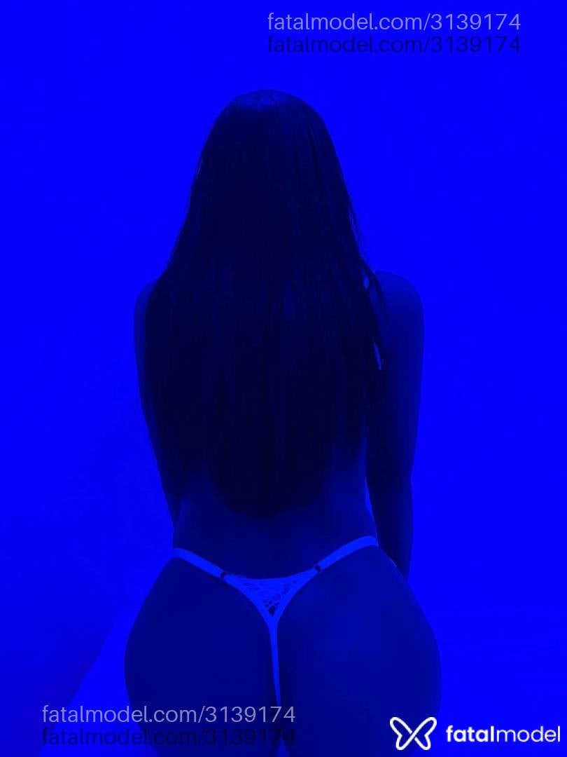 Acompanhante mulher morena (o) de olhos castanhos - Isis