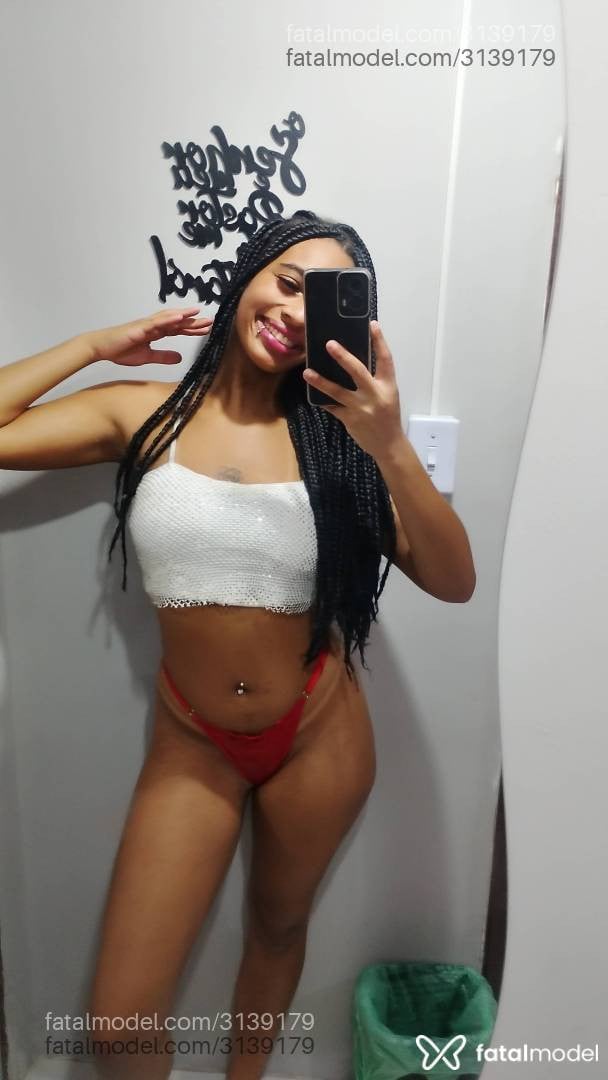 Acompanhante mulher morena (o) de olhos castanhos - Naiomi Sinclair
